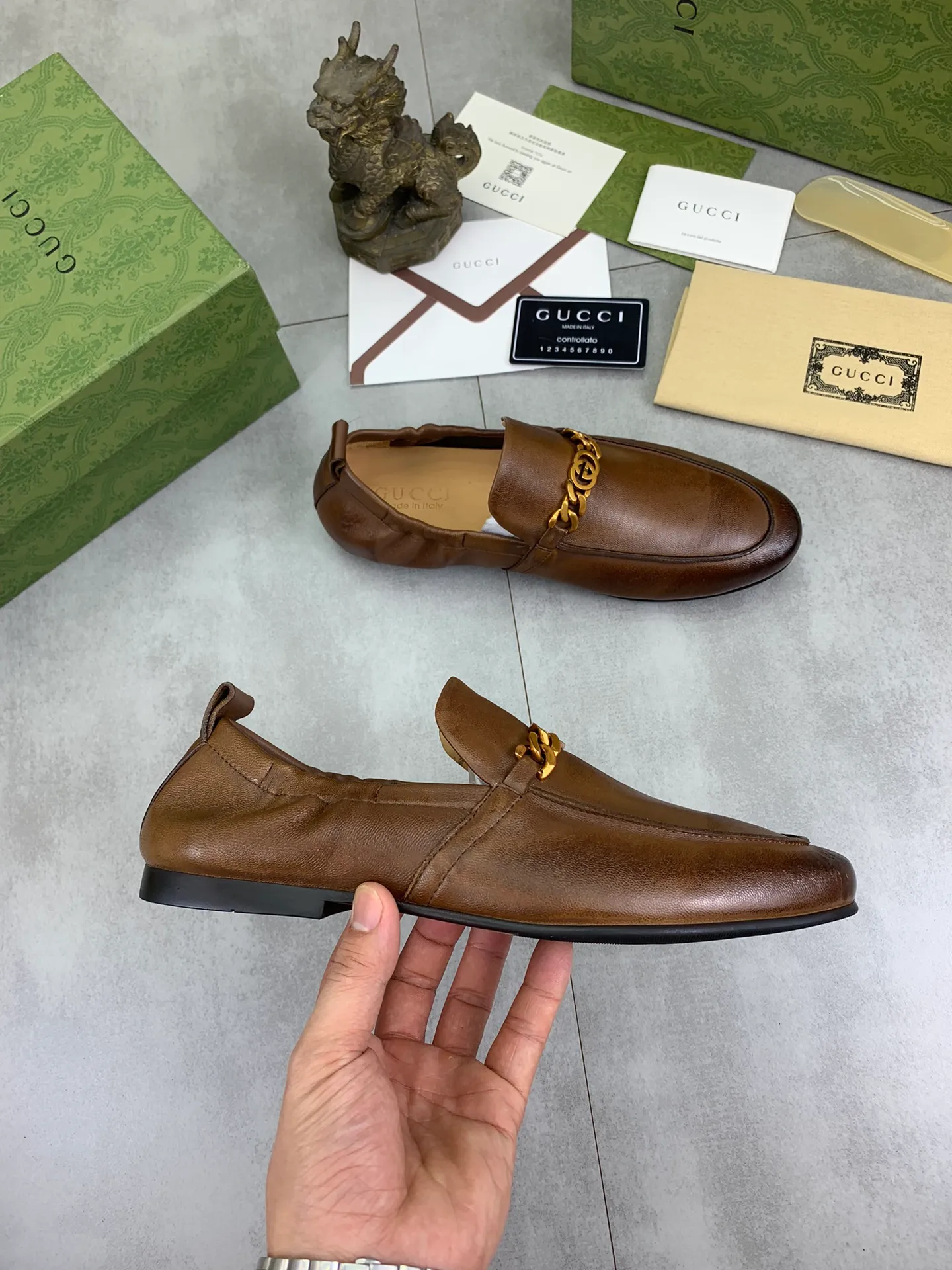 Men's Men's Shoes💰P520💰【New Style】Water-dyed Niuli Gucci's most popular selection of lazy slip-on leather shoes (Gucci) official website latest Gucci lazy leather shoes, hot style 💥 simple and elegant style, exclusive for trendy men. Unique official website latest brand original double G embossing Elements 👑 Original Gucci decoration, fashionable and elegant, fabric original calfskin ✅ fully imported first-layer cowhide lining, official website designated wear-resistant, rubber business outsole, classic model taken at the counter in real life 🎬38-44 black brown optional
